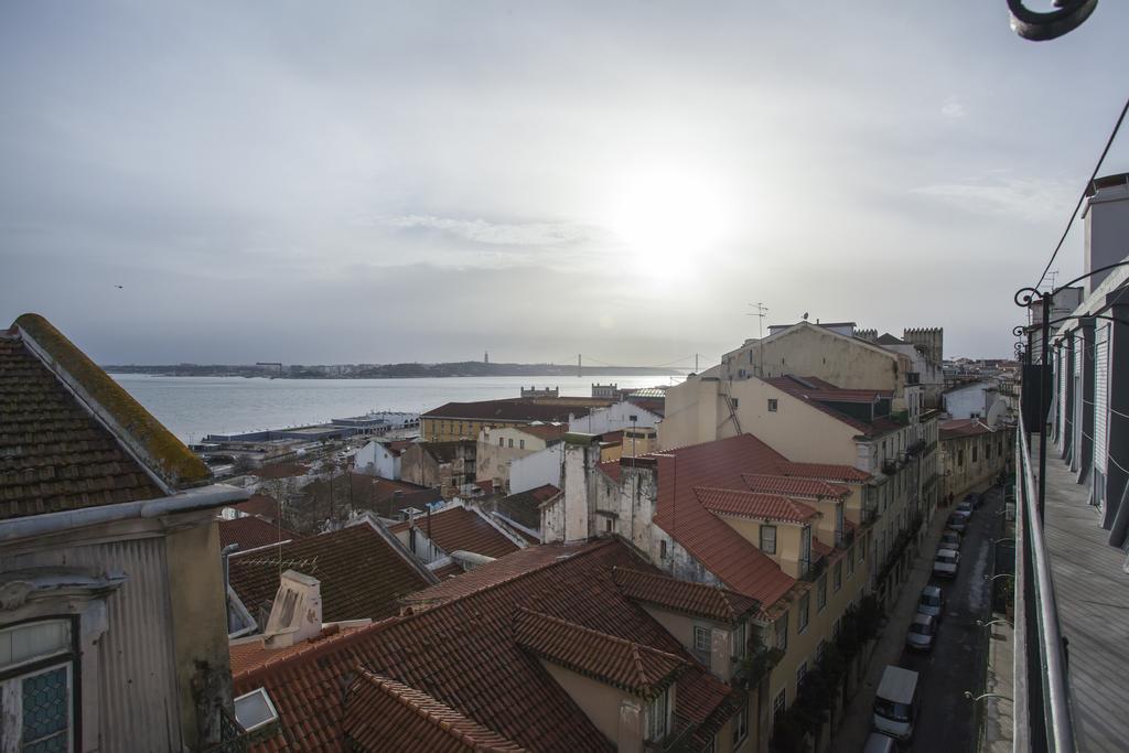 Breathtaking River View In Alfama Lisbon Exterior photo